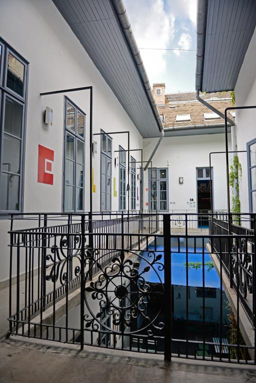 Lol Boutique Hostel City Center บูดาเปสต์ ภายนอก รูปภาพ