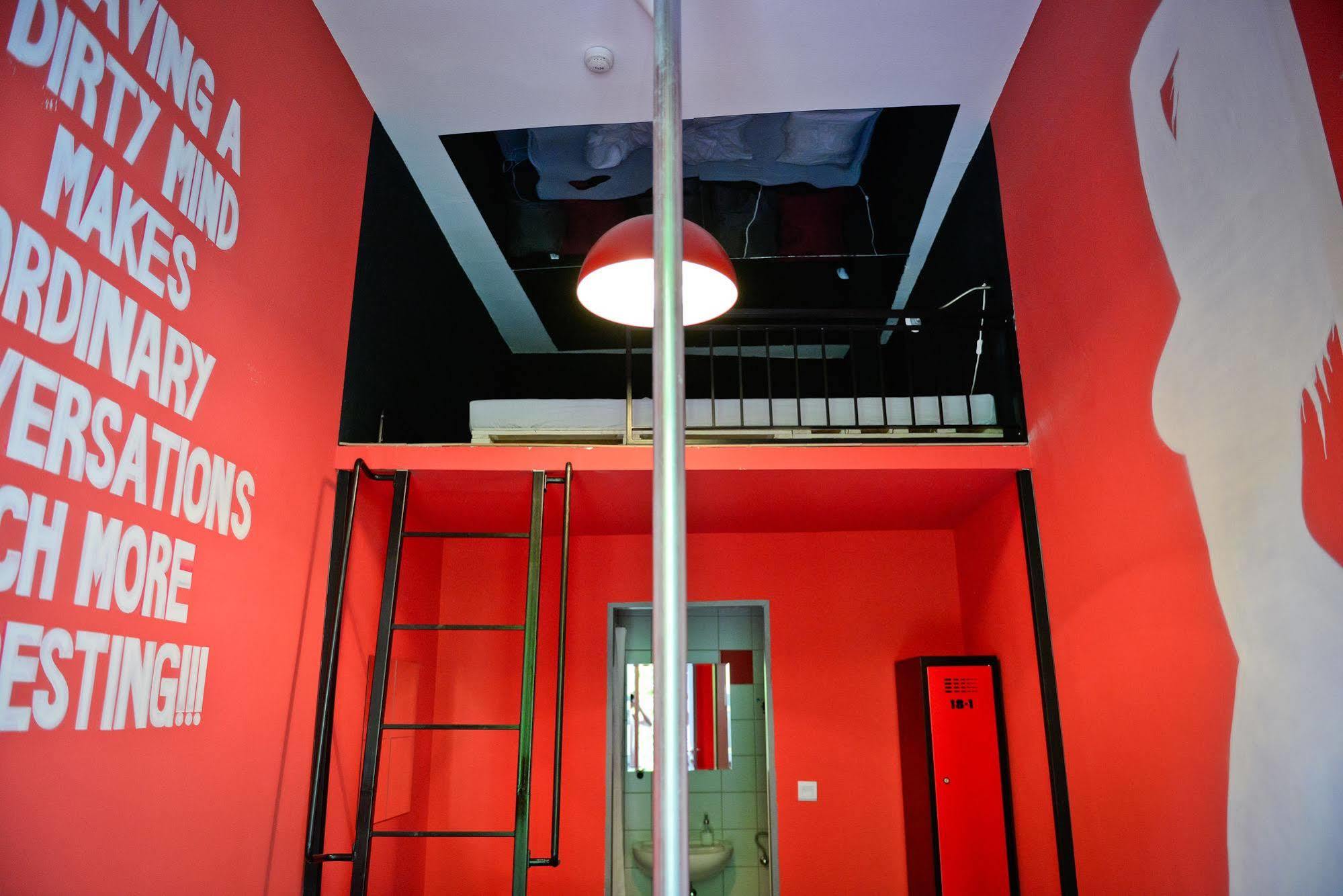Lol Boutique Hostel City Center บูดาเปสต์ ภายนอก รูปภาพ