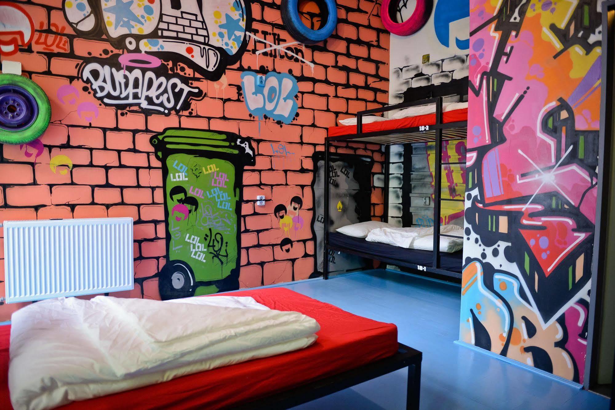 Lol Boutique Hostel City Center บูดาเปสต์ ภายนอก รูปภาพ