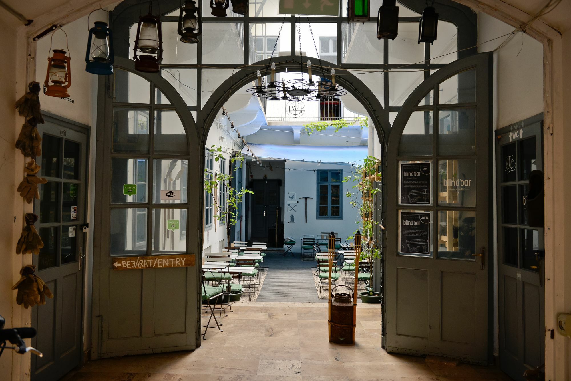 Lol Boutique Hostel City Center บูดาเปสต์ ภายนอก รูปภาพ